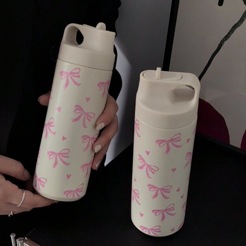 1pc 550ml/18.6oz Bow Heart Series Water Bottle.